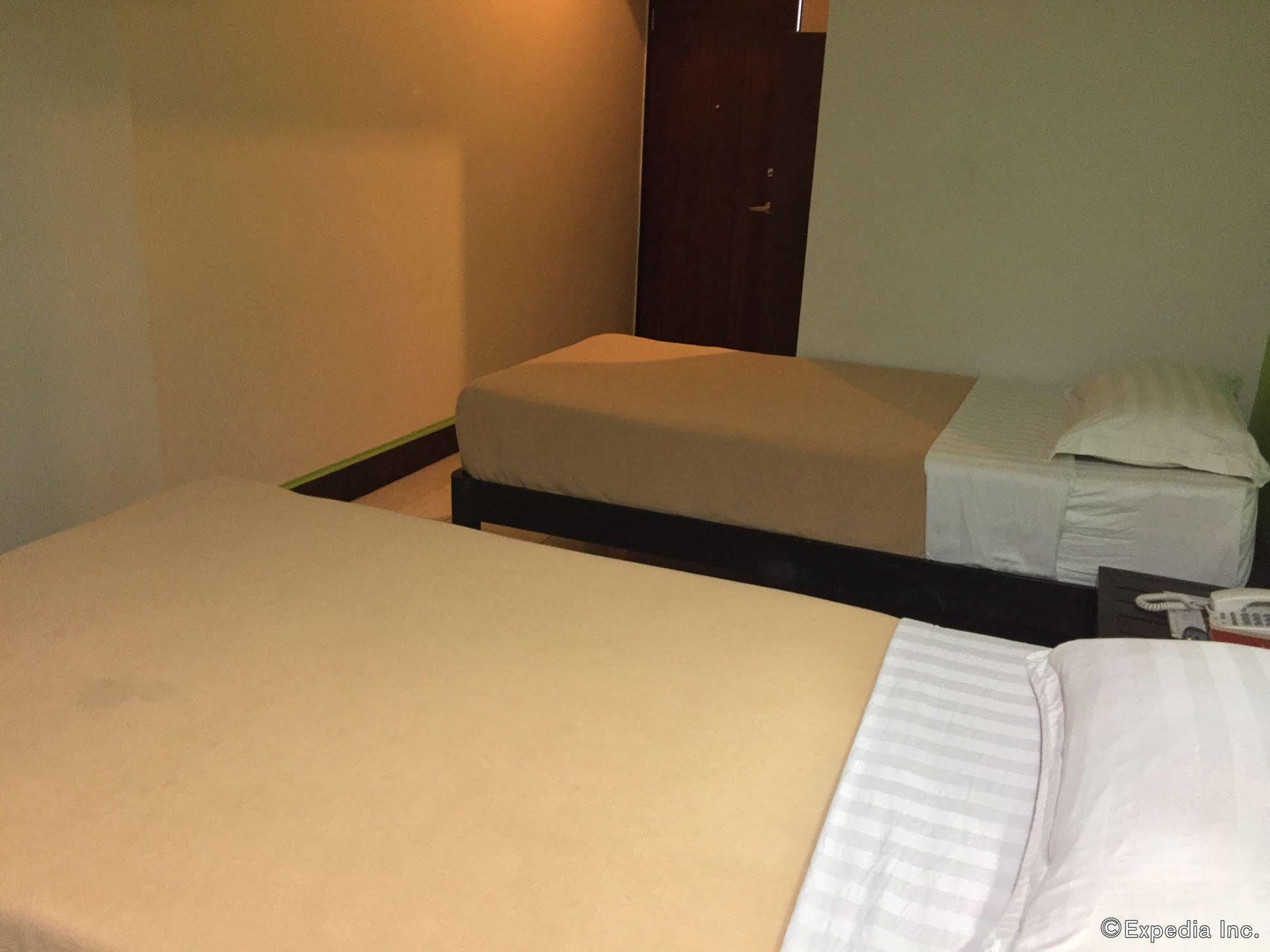 Negrense Suites Bacolod Exterior foto