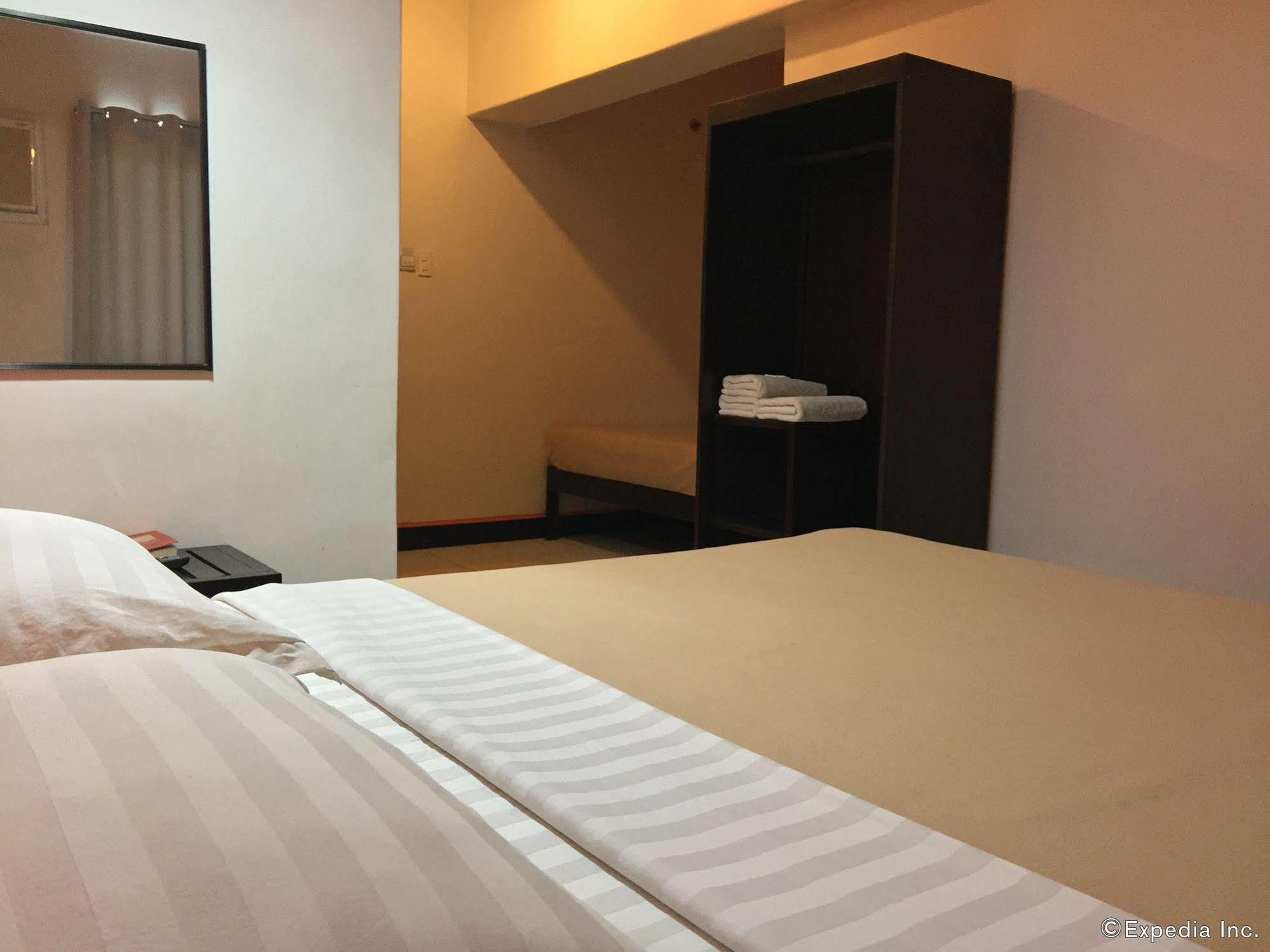 Negrense Suites Bacolod Exterior foto
