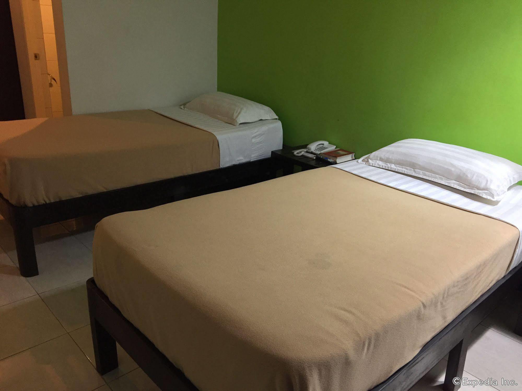 Negrense Suites Bacolod Exterior foto