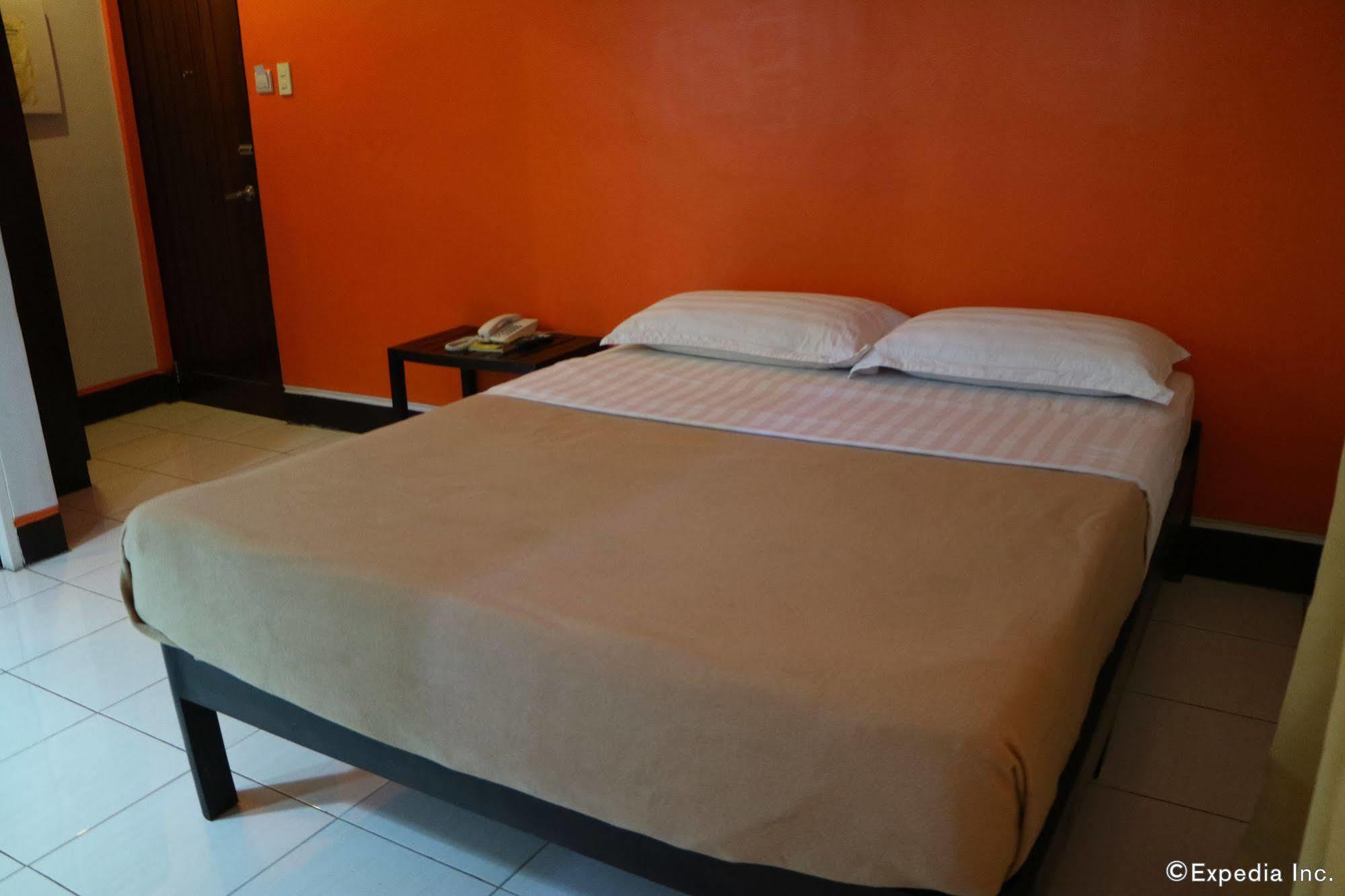Negrense Suites Bacolod Exterior foto